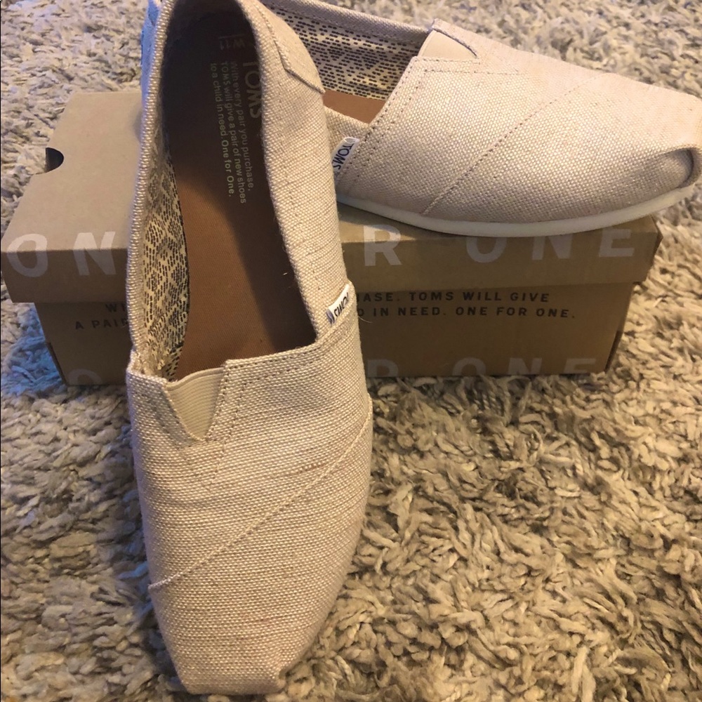 Womens Tom’s size 11 gold khaki new